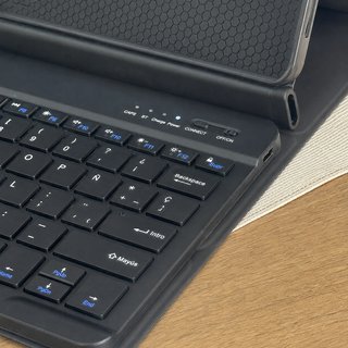Funda teclado iPad Air 11 M2/M3 español
