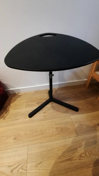 Mesa auxiliar negra regulable Ikea