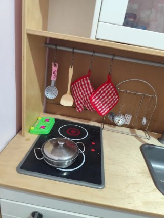Cocinita de juguete de madera