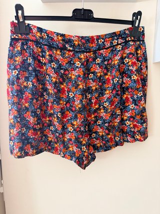 Pantalón corto estampado floral