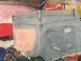 Pantalón corto vaquero desgastado