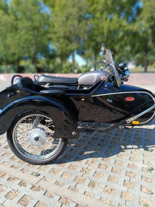 Royal Enfield con Sidecar Clásico Negro