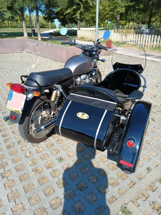 Royal Enfield con Sidecar Clásico Negro