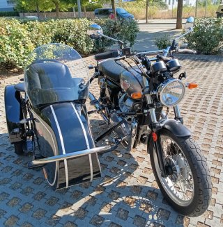 Royal Enfield con Sidecar Clásico Negro