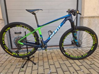 Bicicleta Montaña Giant Carbono