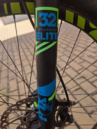 Bicicleta Montaña Giant Carbono