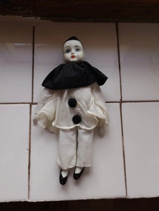 Arlequín de porcelana con lágrima