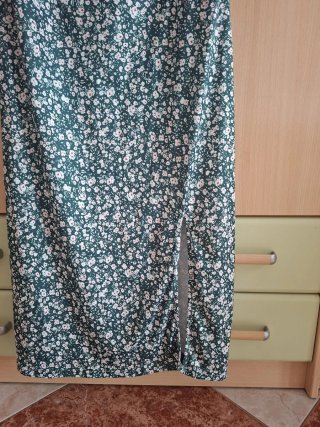 Vestido de verano verde con estampado floral