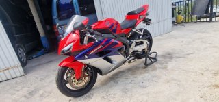 Honda CBR 1000RR Sportbike Roja y Azul