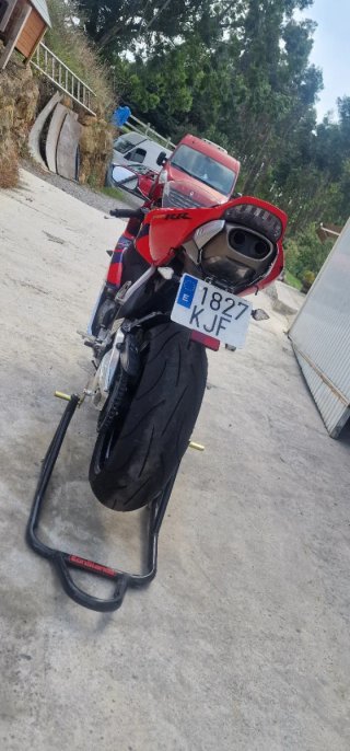 Honda CBR 1000RR Sportbike Roja y Azul