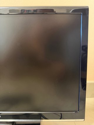 Dos monitores Toshiba negros