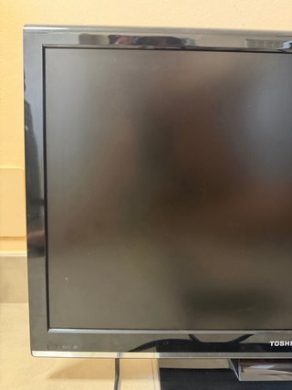 Dos monitores Toshiba negros