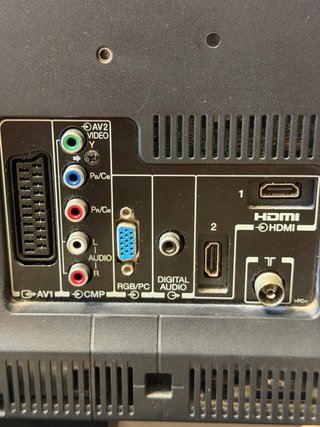 Dos monitores Toshiba negros
