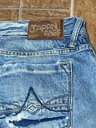 Pantalones vaqueros desgastados