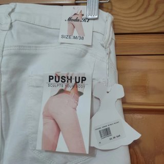 Pantalón blanco de pitillo