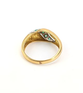 Anillo de oro de 18k piedras, 1.96 g, T-11.