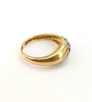 Anillo de oro de 18k piedras, 1.96 g, T-11.