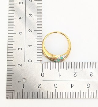 Anillo de oro de 18k piedras, 1.96 g, T-11.