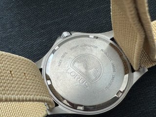 Reloj Lorus Titanium Beige/Plata