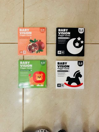 Lote Juguetes Bebé: Libro, Sonajeros y Tarjetas