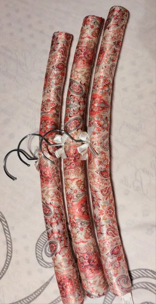 Set de 3 perchas acolchadas-Estilo Coquette