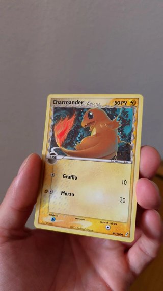Lote de 4 cartas Pokémon: Pikachu y Charmander