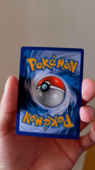 Lote de 4 cartas Pokémon: Pikachu y Charmander