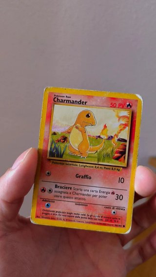 Lote de 4 cartas Pokémon: Pikachu y Charmander