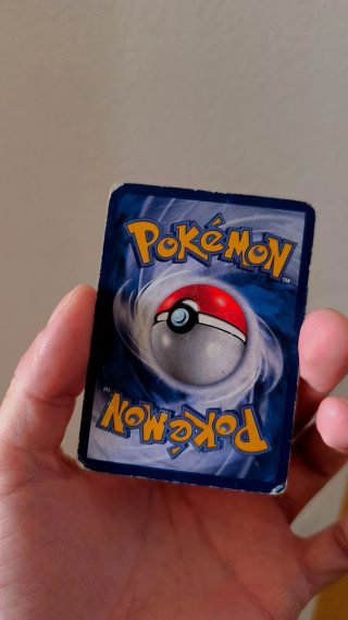 Lote de 4 cartas Pokémon: Pikachu y Charmander