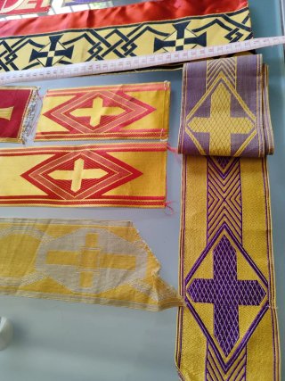 Lote retales telas litúrgicas cruces