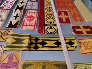 Lote retales telas litúrgicas cruces
