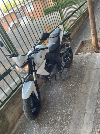 Moto SYM 125 Blanca