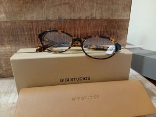 Gafa de graduado  GIGI STUDIOS  Nueva tienda
