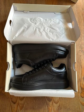 Alexander McQueen Scarpe Sneakers Nere Nuove