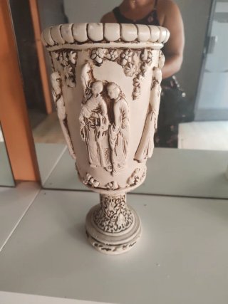 Jarrón antiguo con figuras chinas para restaurar