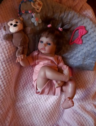 Bebé reborn vinilo y tela con peso caída de cabeza