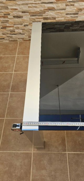Mesa de cristal y metal moderna