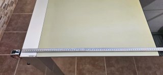 Mesa de cristal y metal moderna