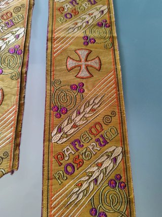 Cinta litúrgica con cruces y espigas