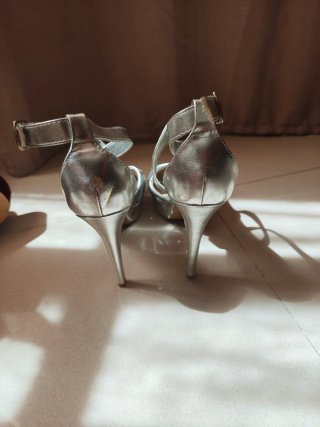 Zapatos de tacón Marypaz plateados talla 40