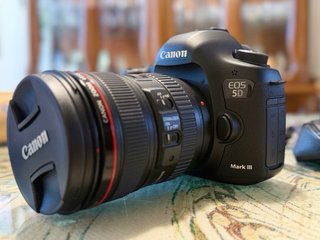 Canon EOS 5D Mark III + Lente 24-105mm