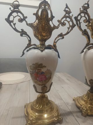 Jarrón antiguo latón y porcelana