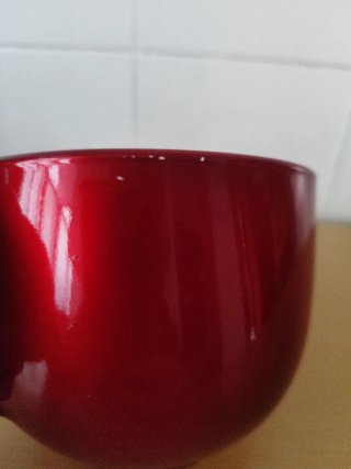 Taza metálica roja