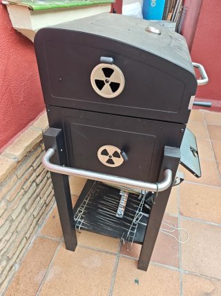 Barbacoa de carbón 61x64 cm en perfectas condicion