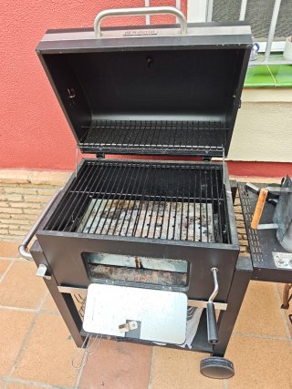 Barbacoa de carbón 61x64 cm en perfectas condicion