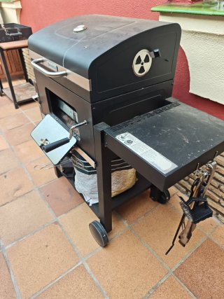 Barbacoa de carbón 61x64 cm en perfectas condicion