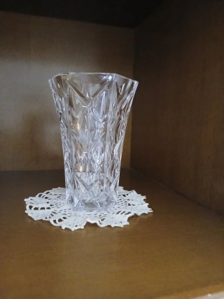 Jarrón de cristal tallado alto 14 cm