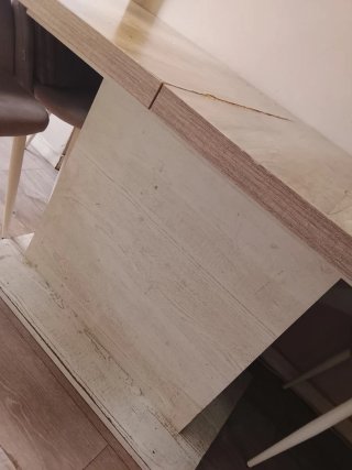 Mesa de comedor de madera