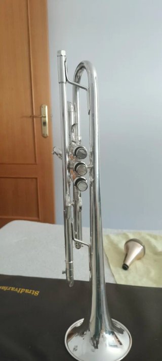 Trompeta Bach Stradivarius Mod. 43 con una *