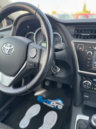 Toyota Auris 120D Live Touring Sports